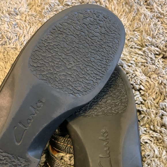 Clarks Leather Strappy Black Brown Sandals Womans 8M worn with lots of life left - Picture 6 of 6